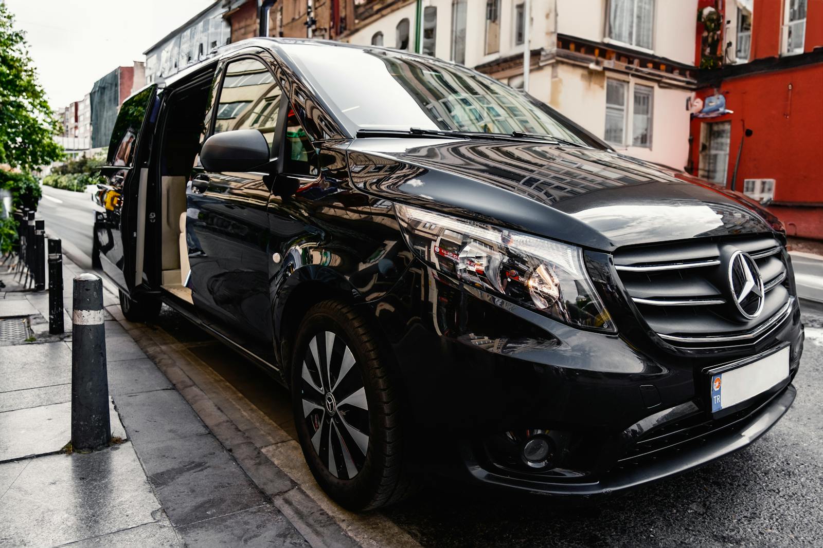 Mercedes-Benz V-Class executive van — black exterior
